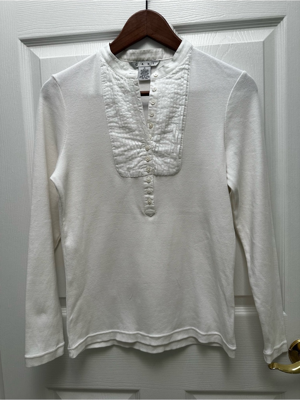 CAbi White Pleated Tuxedo Bib Henley Tee Long Sleeve Size Medium Like New
